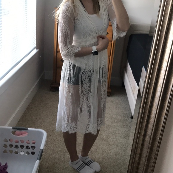 SOLD ✨ Francesca’s Sheer Lace Kimono - Picture 8 of 8